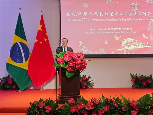 塞爾希培州州長(zhǎng)代表、副州長(zhǎng)索布拉爾在招待會(huì)上致辭。 中國(guó)駐累西腓總領(lǐng)館供圖