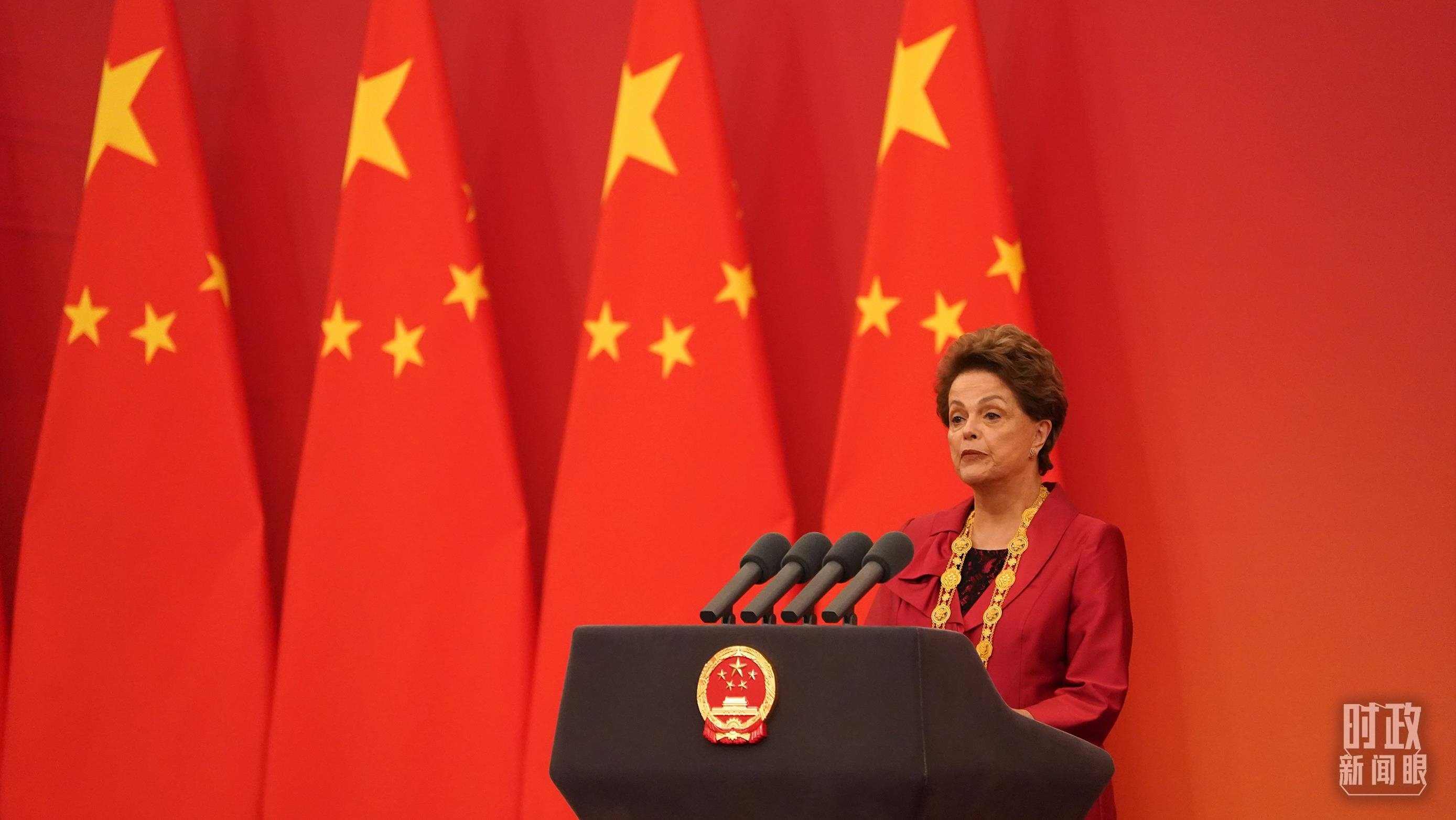 “友誼勛章”獲得者迪爾瑪·羅塞芙在頒授儀式上發(fā)言。（總臺(tái)記者李晉拍攝）