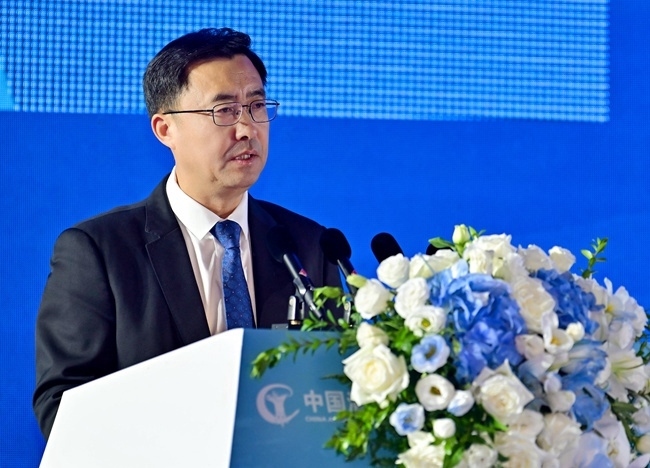 洋河股份黨委書(shū)記、董事長(zhǎng)張聯(lián)東。受訪方供圖