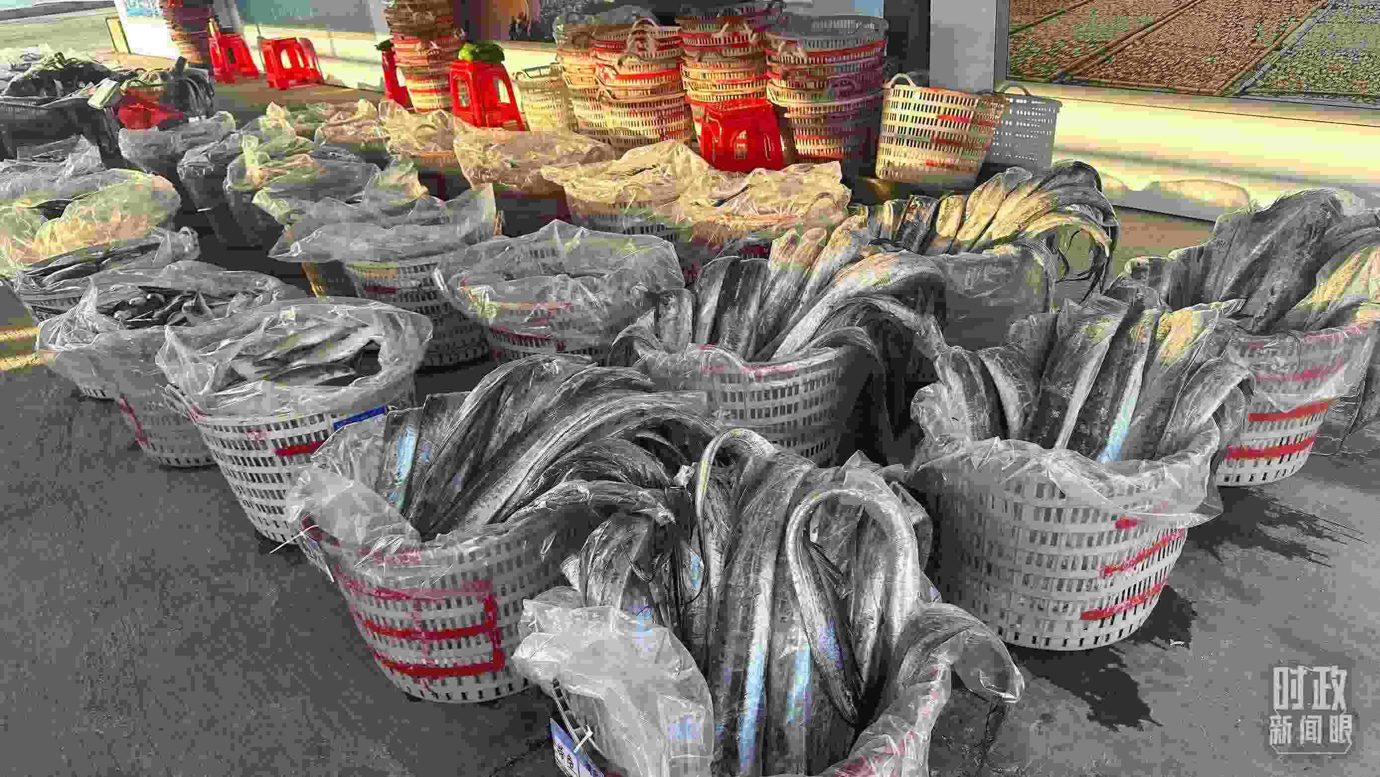 △澳角村的海產(chǎn)品。（總臺(tái)央視記者覃思拍攝）