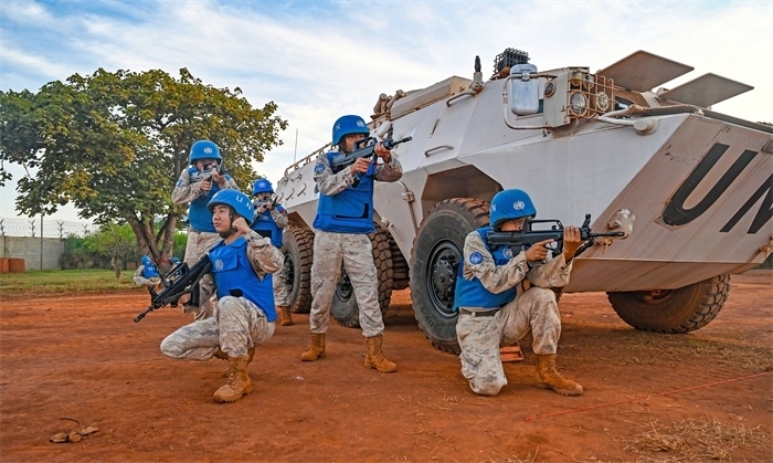 保持防衛(wèi)警戒。孫千攝