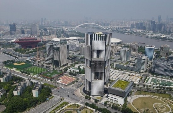 位于中國(guó)上海浦東新區(qū)世博園區(qū)的金磚國(guó)家新開發(fā)銀行總部大樓（2022年6月17日攝，無人機(jī)照片）。新華社記者方喆攝