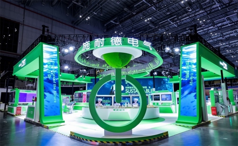 2023年，施耐德電氣在第六屆中國國際進(jìn)口博覽會(huì)現(xiàn)場(chǎng)。施耐德電氣供圖