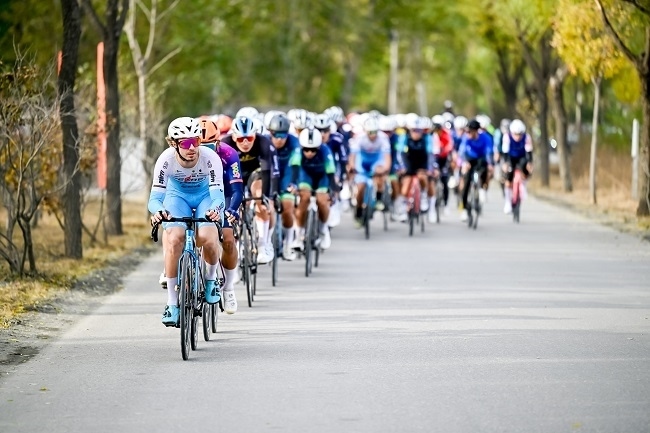 選手在比賽中展開激烈角逐。主辦方供圖