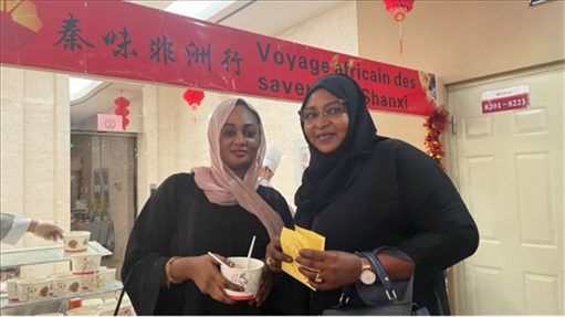 陜西涼皮+清真肉夾饃受到乍得友人歡迎。主辦方供圖