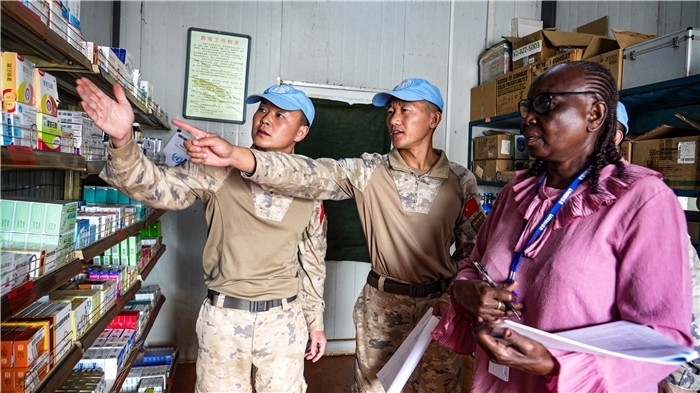 核查儲存藥品。王軍杰攝