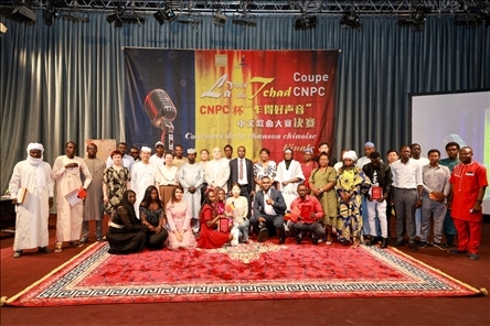 選手、評(píng)委、組委會(huì)工作人員共同與頒獎(jiǎng)嘉賓合影。中國石油非洲公司供圖