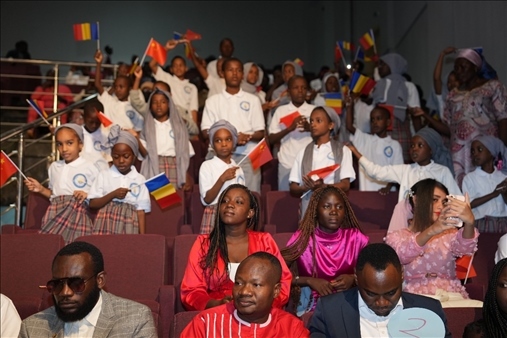 現(xiàn)場觀眾與決賽選手熱情互動(dòng)。中國石油非洲公司供圖