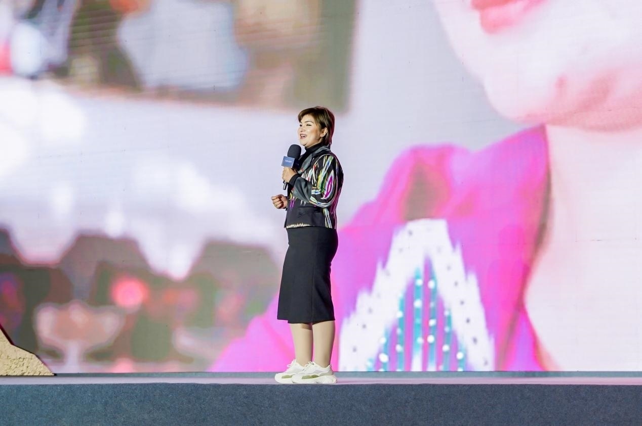 如克亞木·麥提賽地在“何以中國·五星出東方”網(wǎng)絡(luò)主題宣傳活動現(xiàn)場演講。人民視頻供圖