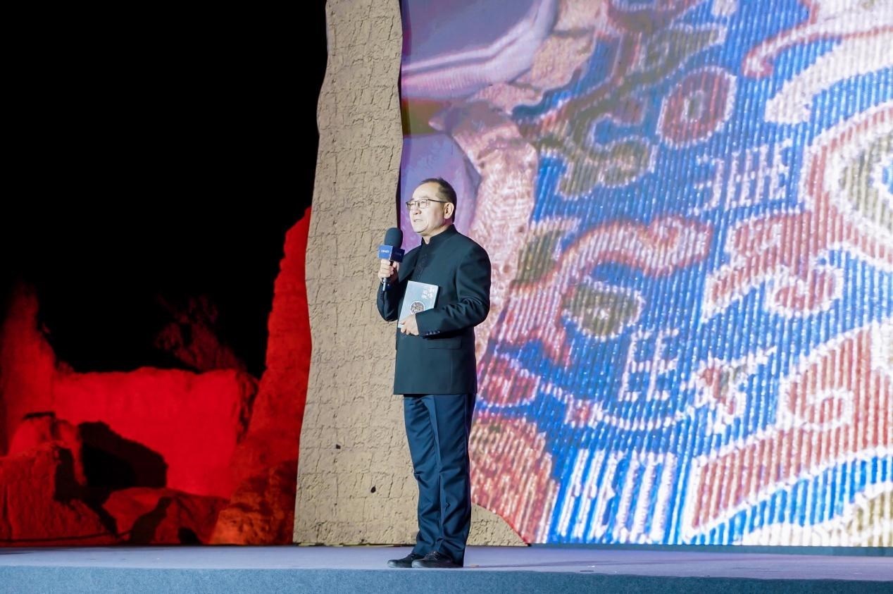 于志勇在“何以中國·五星出東方”網(wǎng)絡(luò)主題宣傳活動現(xiàn)場演講。人民視頻供圖