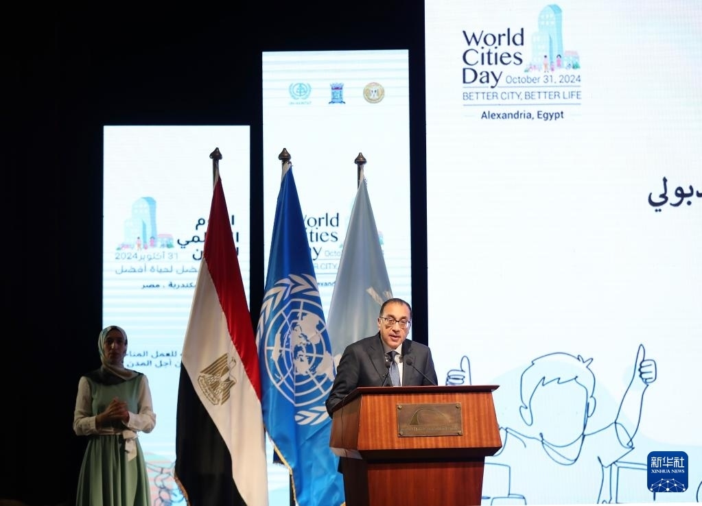 10月31日，在埃及亞歷山大，埃及總理馬德布利在活動(dòng)上致辭。新華社記者 王東震 攝