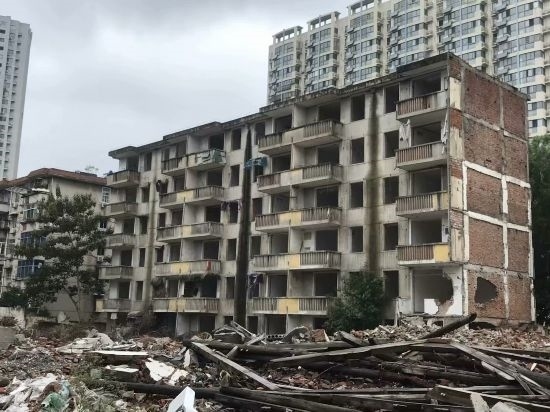 圖為拆遷中的合肥儀表廠宿舍。 合肥市蕪湖路街道 提供