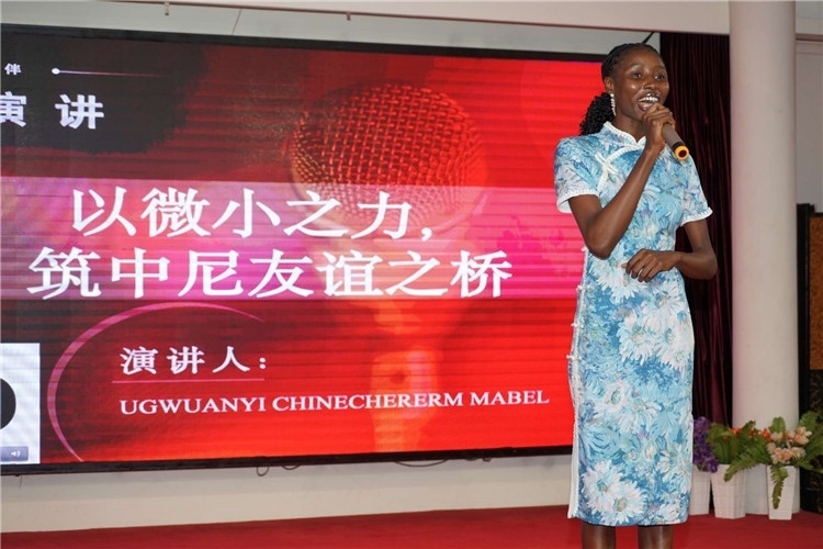 選手張佳寧演講中。尼日利亞中國文化中心供圖