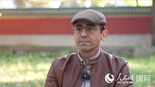 巴西漢學(xué)家喬治·西內(nèi)迪諾（中文名“沈友友”）。人民網(wǎng)記者 劉寧攝