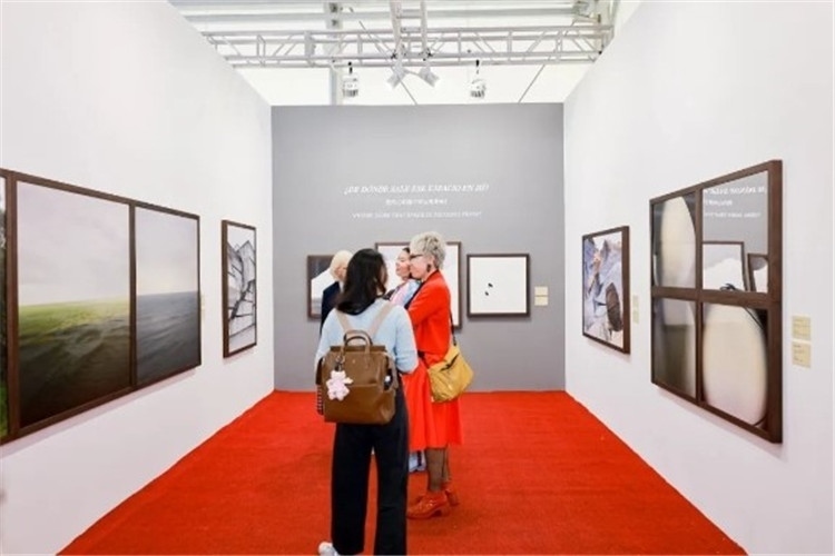 “我內(nèi)心的那個空從哪里來？從波濤、云朵和勇氣”西岸藝博會展覽現(xiàn)場 圖片由主辦方提供