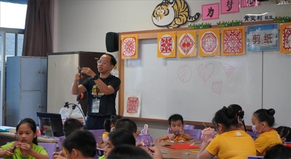剪紙教學(xué)。主辦方供圖