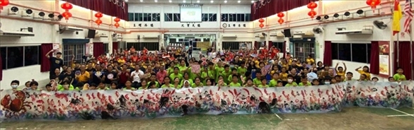 在工作坊導(dǎo)師的指導(dǎo)下，三校200余名學(xué)生共同完成了一幅長(zhǎng)達(dá)80尺的水墨畫作。主辦方供圖