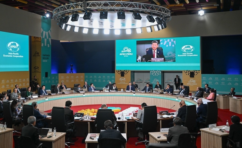 當(dāng)?shù)貢r(shí)間11月16日上午，亞太經(jīng)合組織第三十一次領(lǐng)導(dǎo)人非正式會議在秘魯利馬會議中心舉行。國家主席習(xí)近平出席會議并發(fā)表題為《共擔(dān)時(shí)代責(zé)任 共促亞太發(fā)展》的重要講話。新華社記者 謝環(huán)馳 攝