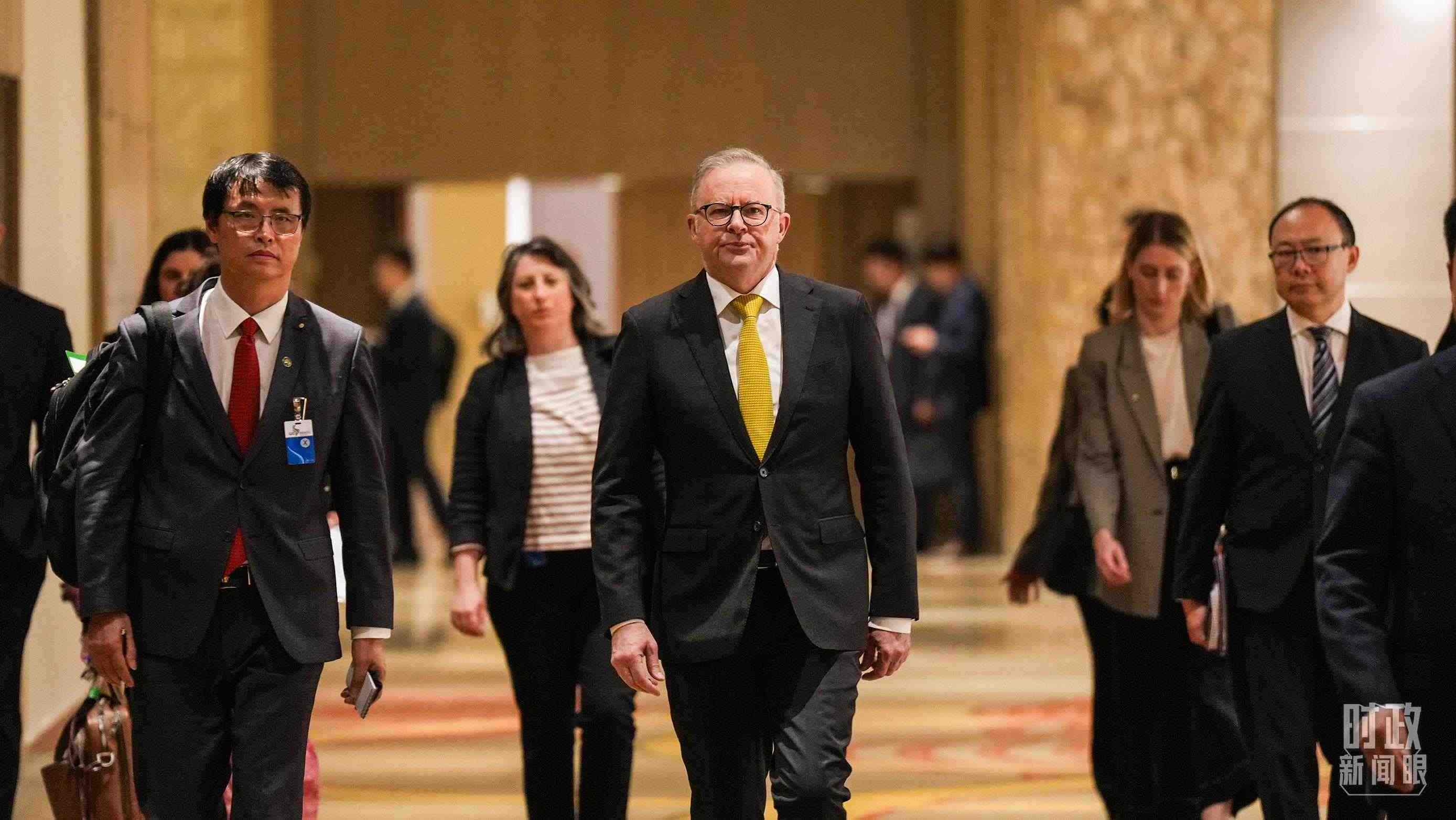 △澳大利亞總理阿爾巴尼斯抵達會見現(xiàn)場。（總臺記者李晉拍攝）