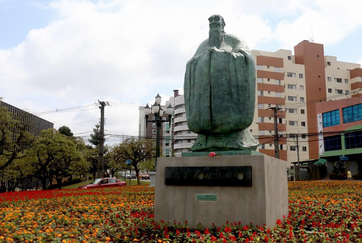 2017年，吳為山雕塑《孔子》立于巴西庫里蒂巴市，該廣場(chǎng)被永久命名為“中國(guó)廣場(chǎng)”。中國(guó)美術(shù)館供圖