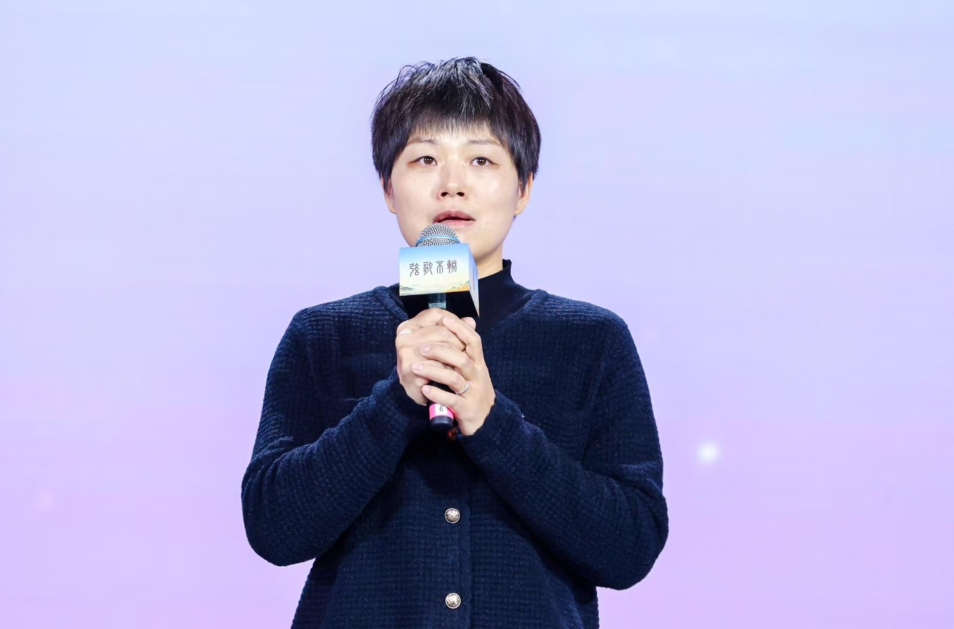 “中國(guó)好人”欒留偉妻子薛巧艷。人民視頻供圖。