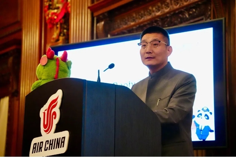 國(guó)航倫敦營(yíng)業(yè)部總經(jīng)理夏寶輝致辭。吳若鳴攝