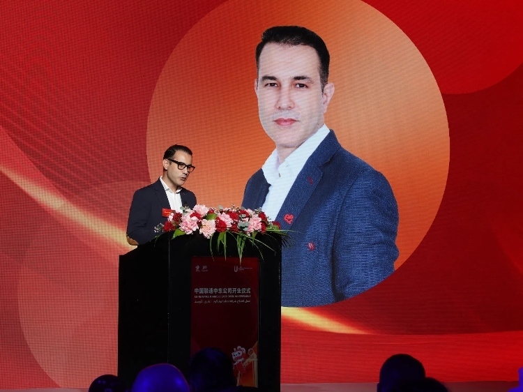 阿聯(lián)酋電信公司國際漫游與物聯(lián)網(wǎng)業(yè)務(wù)負(fù)責(zé)人賈瓦德·本塔賈爾致辭。中國聯(lián)通中東公司供圖