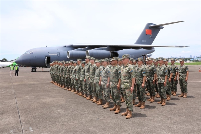 中方參演部隊(duì)搭乘運(yùn)—20運(yùn)輸機(jī)飛抵印尼國(guó)民軍空軍哈利姆機(jī)場(chǎng)。 龔勝祥攝