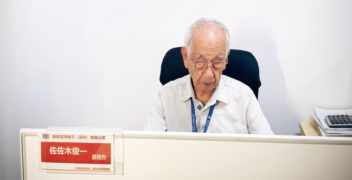 佐佐木俊一在工位上工作。（本刊記者 馮璐／攝）