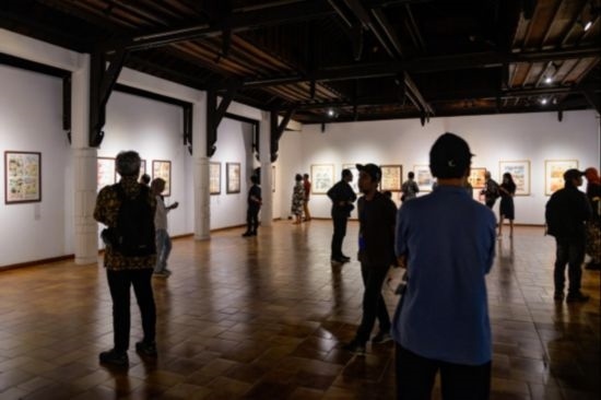 觀眾參觀“東盟-中國(guó)人文交流年”漫畫(huà)大賽展覽。記者 徐欽 攝