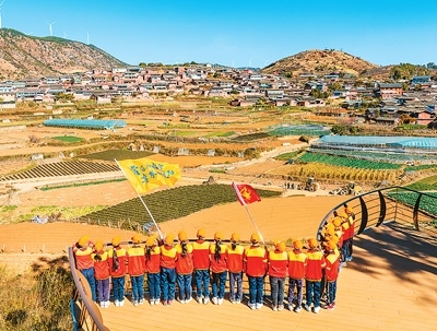 學(xué)生在攀枝花迤沙拉歷史文化主題研學(xué)基地參觀。 石 磊攝