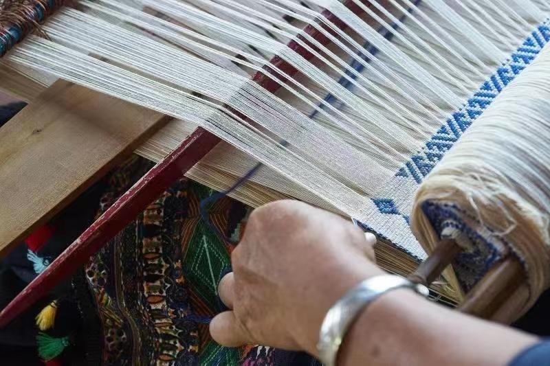 黎族傳統(tǒng)紡染織繡技藝。文化和旅游部非物質文化遺產司供圖