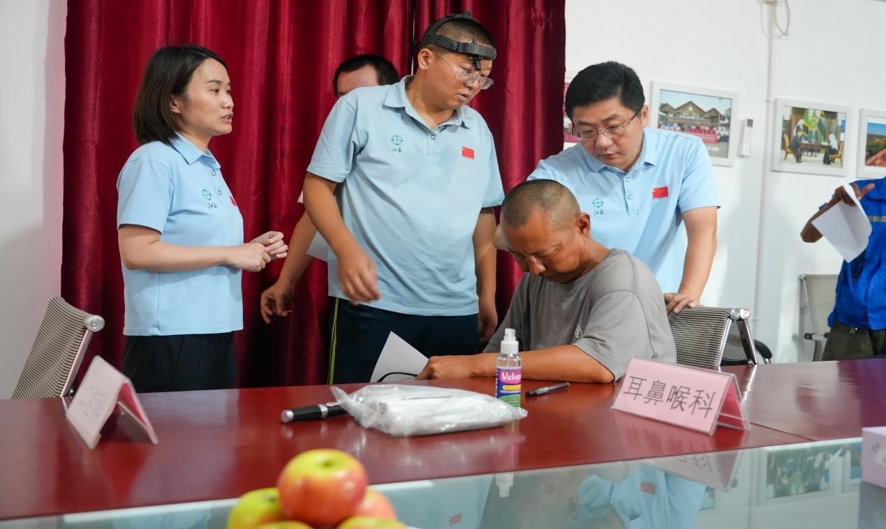 醫(yī)療隊專家診療現(xiàn)場。中國土木供圖