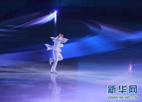 圖為羽生結(jié)弦在表演中。記者 錢錚 攝