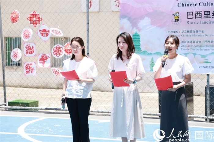 詩歌朗誦《我的南方和北方》表達了對祖國家鄉(xiāng)大好河山的熱愛。人民網記者 陳海琪攝