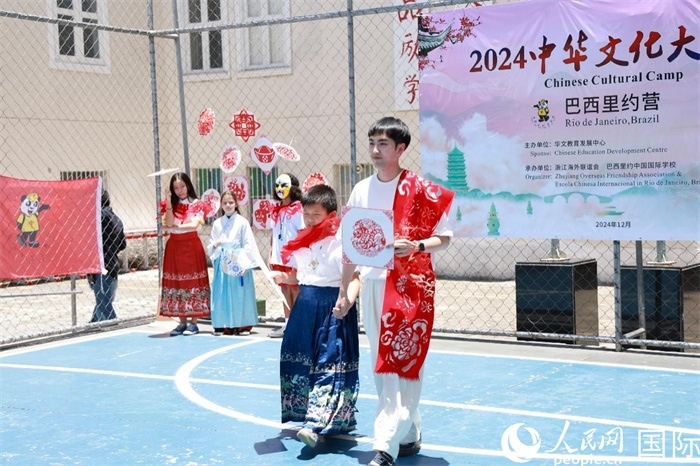 《SHOW美中華》通過國風服飾走秀，將傳統(tǒng)文化與現代創(chuàng)意完美結合。人民網記者 陳海琪攝