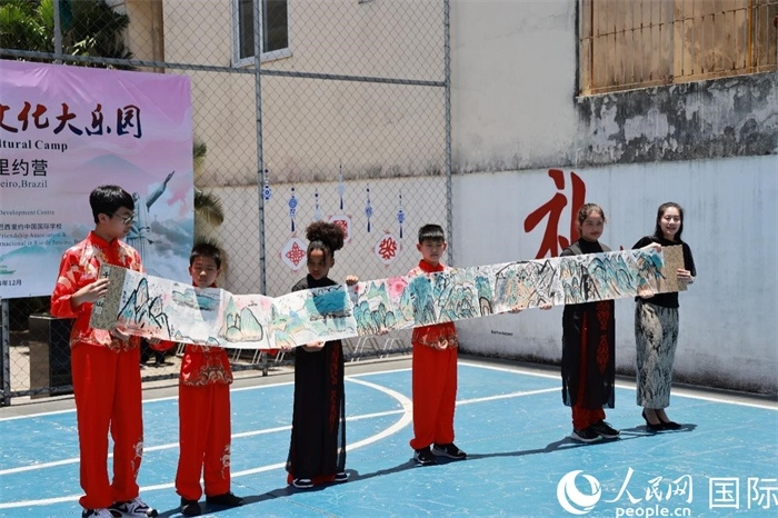 《一書一畫》展現了小營員們的繪畫技巧。人民網記者 陳海琪攝