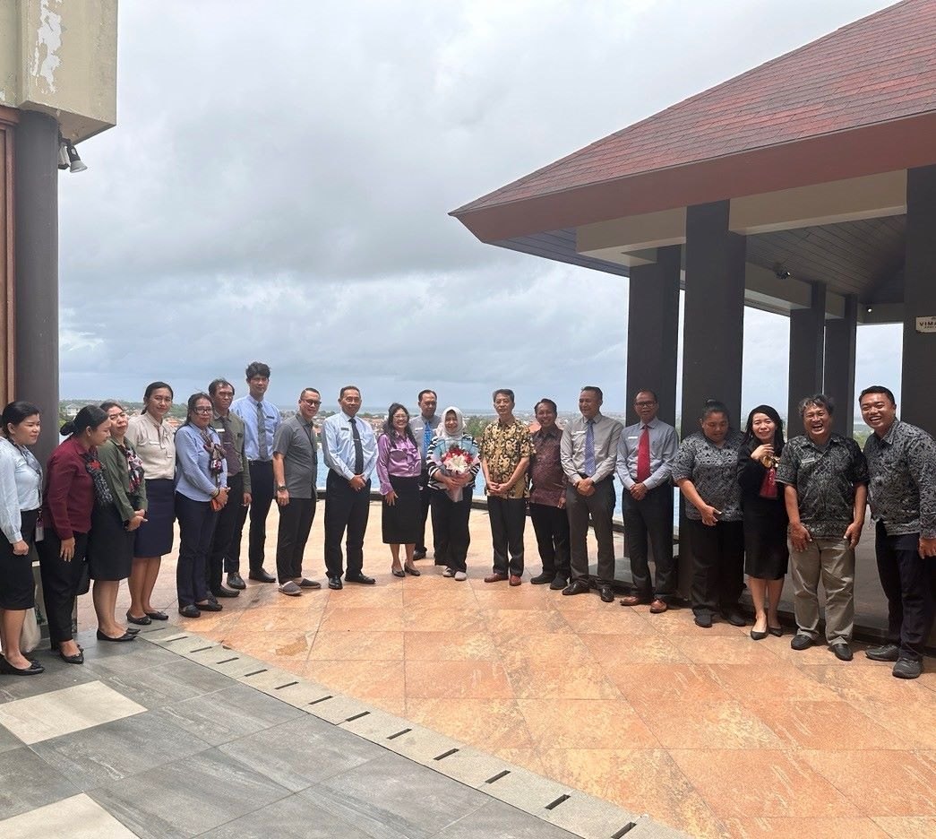 座談會全體人員合影。烏達雅納大學旅游孔子學院供圖
