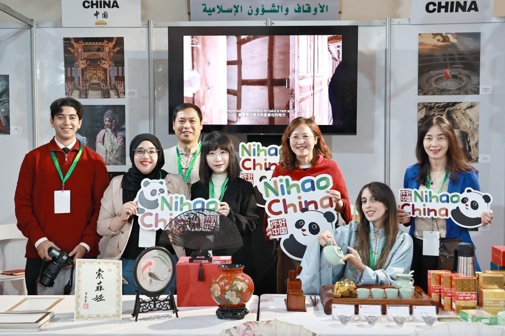 中摩與會(huì)代表合影。拉巴特中國(guó)文化中心供圖