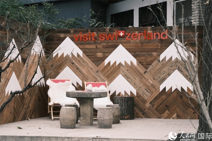 瑞士小木屋一隅，靜謐中散發(fā)出阿爾卑斯的冬日溫情。人民網(wǎng) 實(shí)習(xí)生黃睿攝