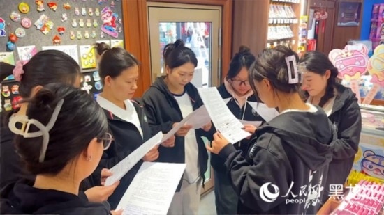 工會(huì)組織企業(yè)職工開(kāi)展技能培訓(xùn)活動(dòng)。人民網(wǎng)記者 張哲鑫攝