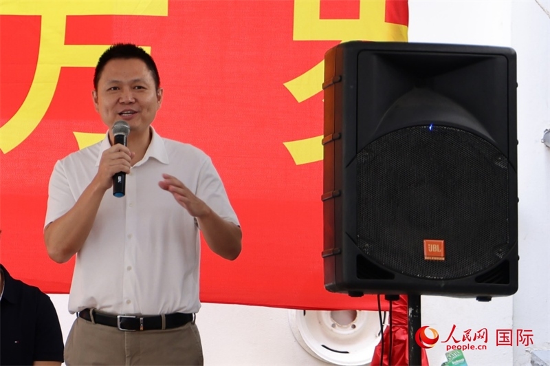 中國駐里約總領(lǐng)館副總領(lǐng)事王尉育在捐贈活動上致辭。人民網(wǎng)記者 陳海琪攝