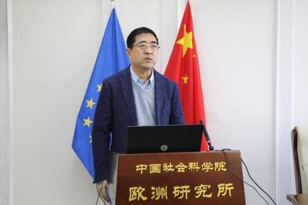 中國社會科學(xué)院歐洲研究所所長、《歐洲發(fā)展報告（2023～2024）》主編馮仲平研究員致辭。吳迪攝
