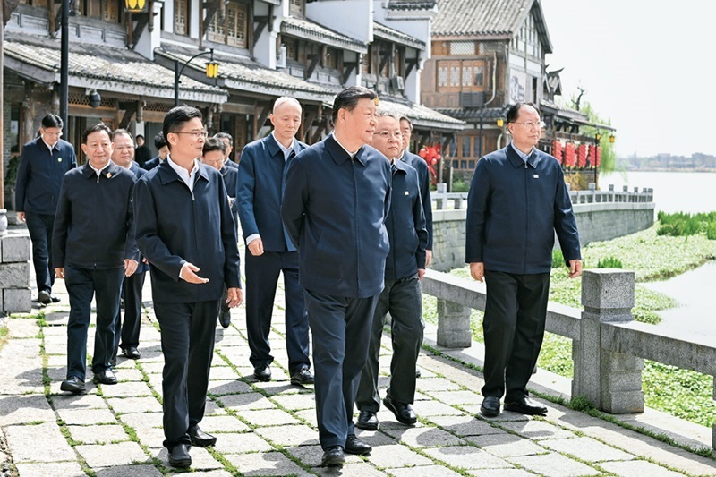 2024年3月18日至21日，中共中央總書記、國家主席、中央軍委主席習(xí)近平在湖南考察。這是19日上午，習(xí)近平在常德河街考察。 新華社記者 謝環(huán)馳/攝