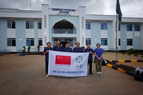 中國援桑給巴爾醫(yī)療隊(duì)在基文吉區(qū)醫(yī)院開展相關(guān)活動。中國援桑醫(yī)療隊(duì)供圖