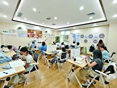 廣東深圳市龍崗區(qū)黨群服務(wù)中心開設(shè)的共享自習(xí)室一景。受訪者供圖