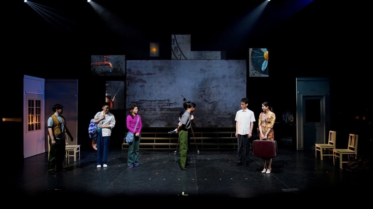 話劇《布吉出租屋》劇照。中國國家話劇院供圖