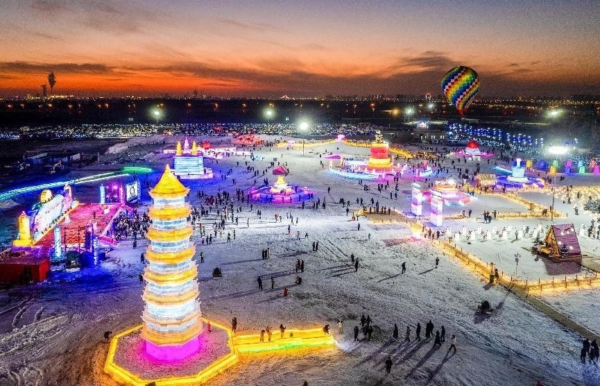 第四屆呼和浩特歡樂冰雪節(jié)活動(dòng)現(xiàn)場(chǎng)。丁根厚攝