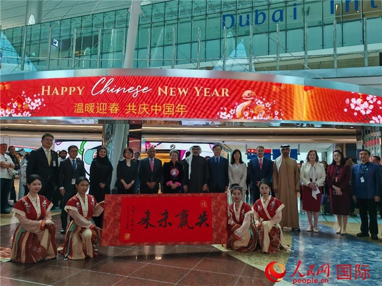 1月22日，“溫暖迎春·共慶中國(guó)年”中國(guó)新年慶典活動(dòng)在迪拜國(guó)際機(jī)場(chǎng)舉行。人民網(wǎng)記者 張志文攝