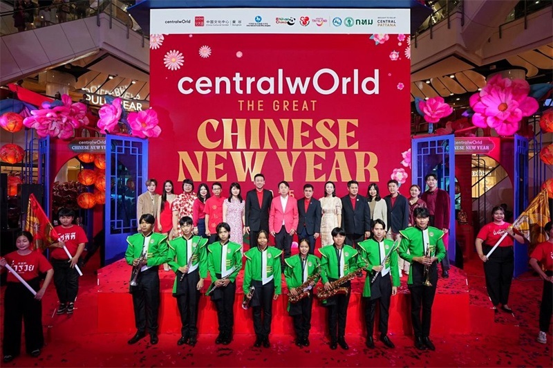 中泰嘉賓在活動開幕式上合影留念?；顒又鬓k方供圖